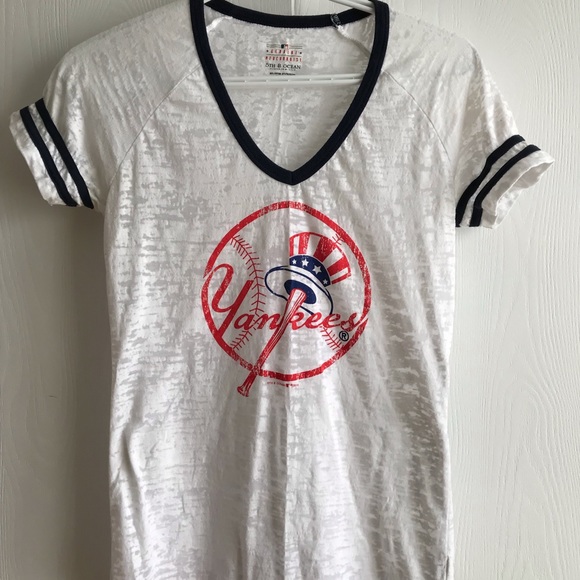 T-shirts - Picture 2 of 8